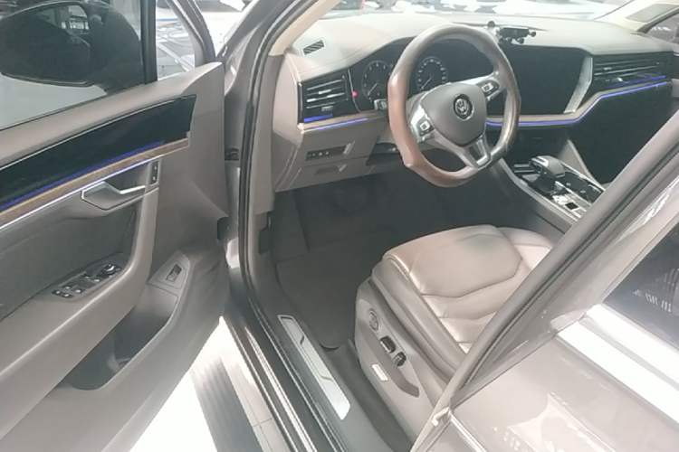 Used Volkswagen Touareg 2019 2.0 TSI Ruiyi Edition China V Standard Driver Seat
