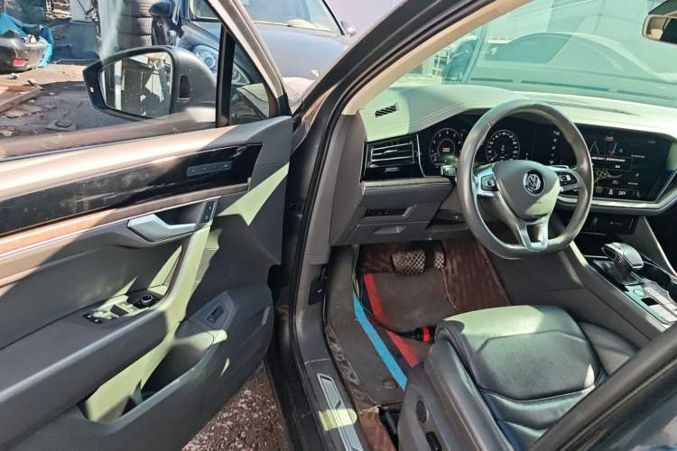 Used Volkswagen Touareg 2019 3.0 TSI RuiFeng Edition China VI Standard Driver Seat