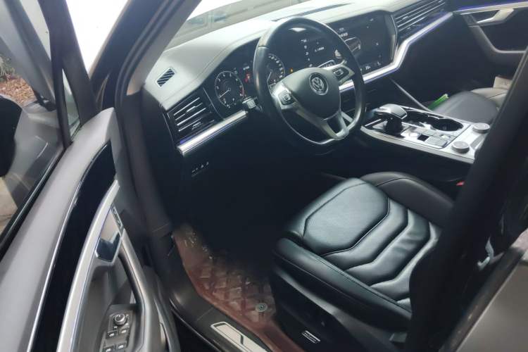Used Volkswagen Touareg 2019 2.0 TSI Ruiyi Edition China V Standard Driver Seat