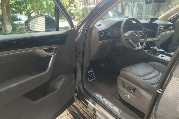 Used Volkswagen Touareg 2019 3.0 TSI RuiFeng Edition China V Standard Driver Seat