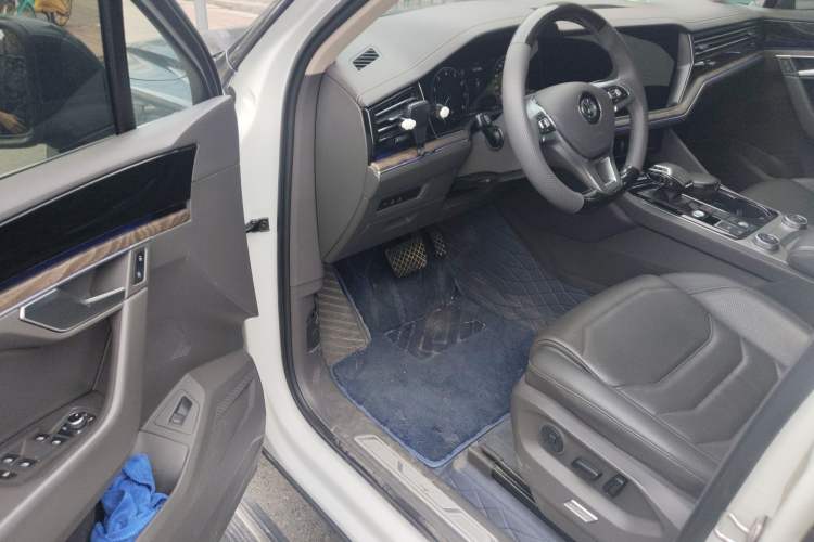 Used Volkswagen Touareg 2019 2.0 TSI Ruiyi Edition China V Standard Driver Seat