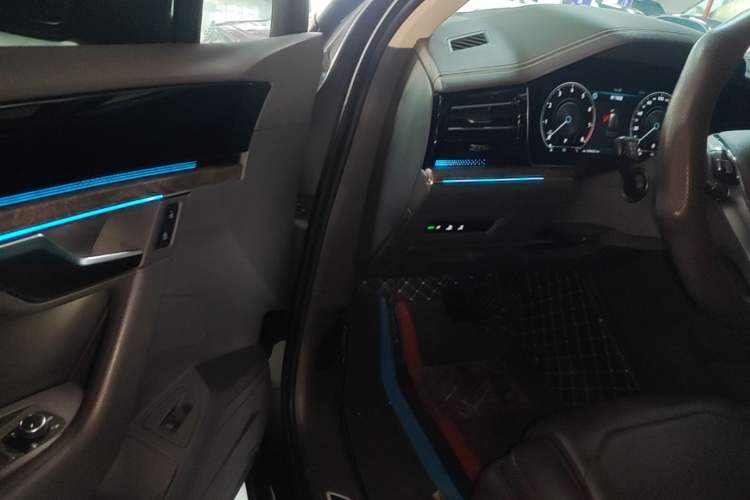 Used Volkswagen Touareg 2019 2.0 TSI Ruiyi Edition China V Standard Driver Seat