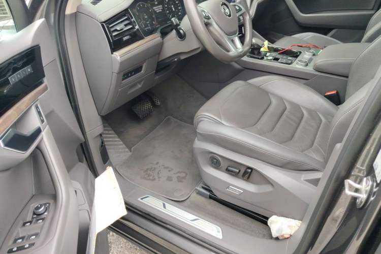 Used Volkswagen Touareg 2019 3.0 TSI RuiFeng Edition China V Standard Driver Seat