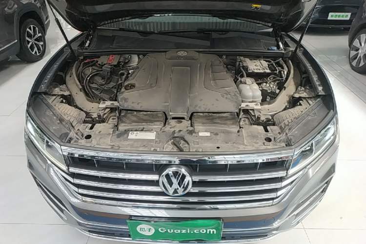 Used Volkswagen Touareg 2019 2.0 TSI Ruiyi Edition China V Standard Engine Bay
