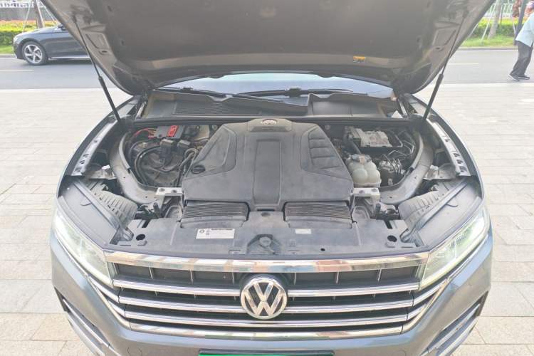 Used Volkswagen Touareg 2019 2.0TSI Ruiyi Edition China VI Standard Engine Bay