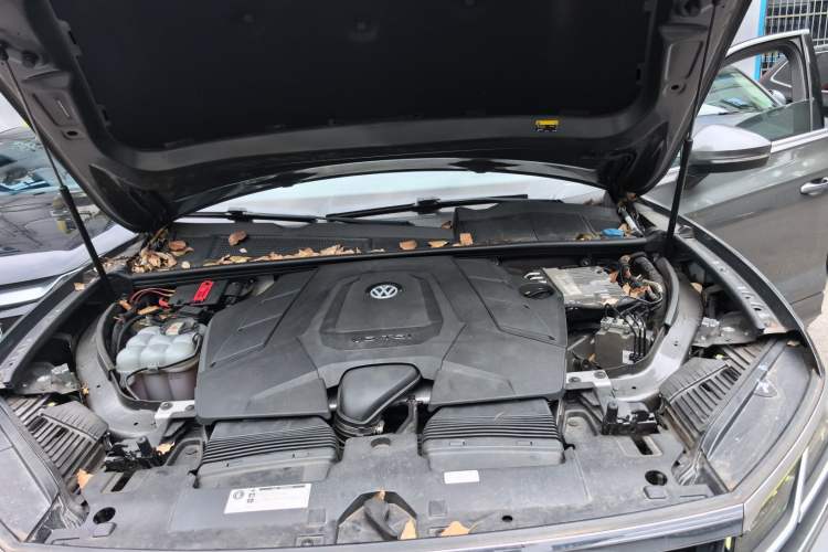 Used Volkswagen Touareg 2019 3.0 TSI Advanced Version China V Standard Engine Bay