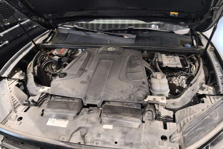 Used Volkswagen Touareg 2019 2.0TSI Ruiyi Edition China VI Standard Engine Bay