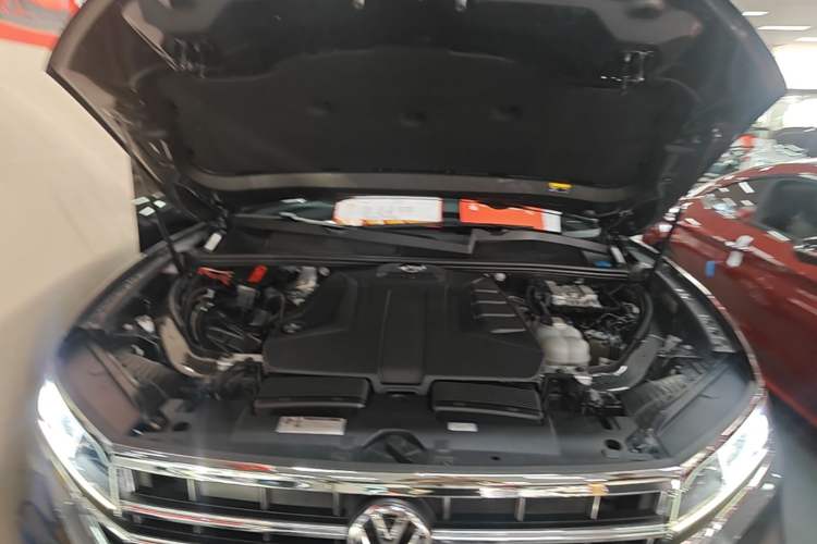 Used Volkswagen Touareg 2019 2.0TSI Ruiyi Edition China VI Standard Engine Bay