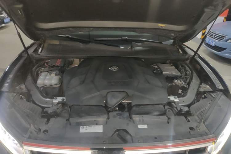 Used Volkswagen Touareg 2019 3.0 TSI RuiFeng Edition China VI Standard Engine Bay
