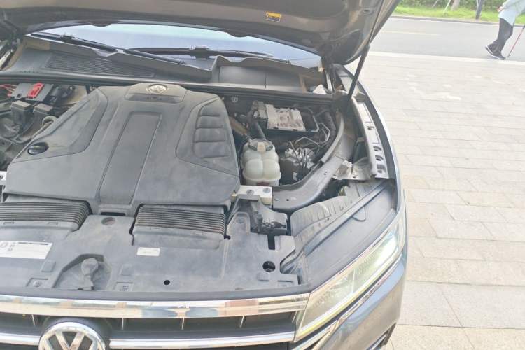 Used Volkswagen Touareg 2019 2.0TSI Ruiyi Edition China VI Standard Engine Bay Left