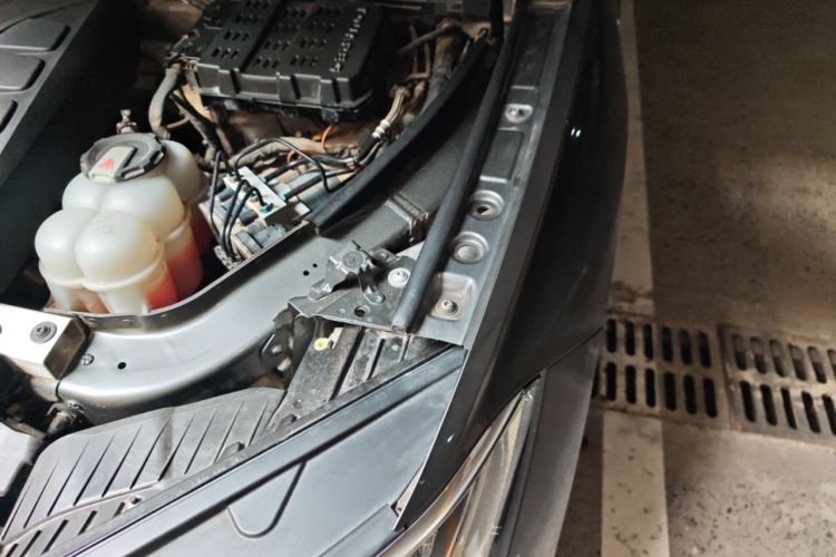Used Volkswagen Touareg 2019 2.0TSI Ruiyi Edition China VI Standard Engine Bay Left