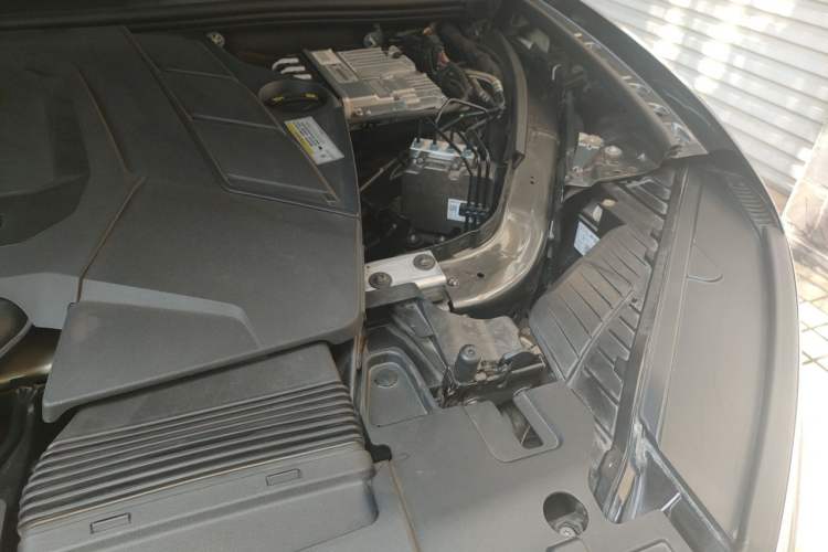 Used Volkswagen Touareg 2019 3.0 TSI RuiFeng Edition China V Standard Engine Bay Left