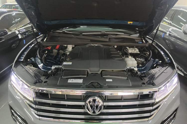 Used Volkswagen Touareg 2019 2.0TSI Ruiyi Edition China VI Standard Engine Bay