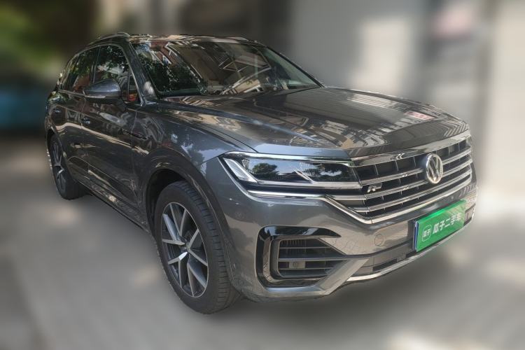 Used Volkswagen Touareg 2019 3.0 TSI RuiFeng Edition China V Standard Front Right 45 Deg