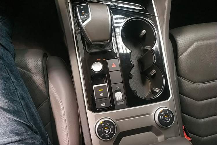 Used Volkswagen Touareg 2019 2.0 TSI Ruiyi Edition China V Standard Gear Lever