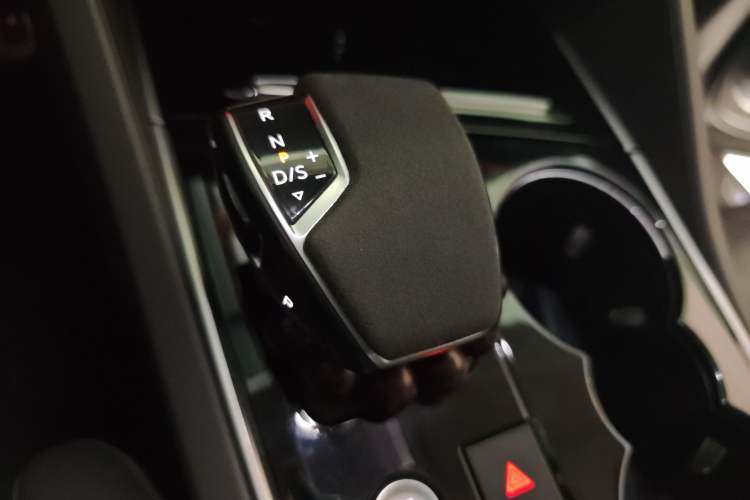 Used Volkswagen Touareg 2019 2.0TSI Ruiyi Edition China VI Standard Gear Lever