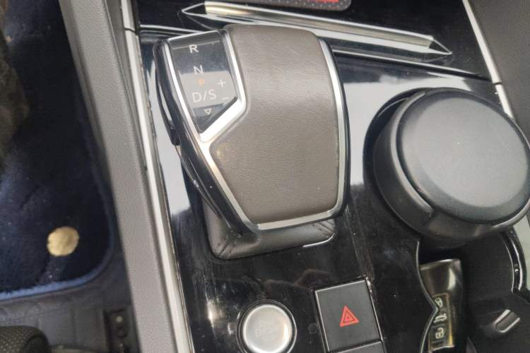 Used Volkswagen Touareg 2019 2.0 TSI Ruiyi Edition China V Standard Gear Lever