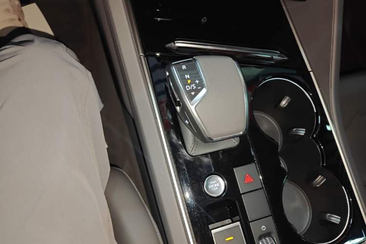 Used Volkswagen Touareg 2019 2.0TSI Ruiyi Edition China VI Standard Gear Lever