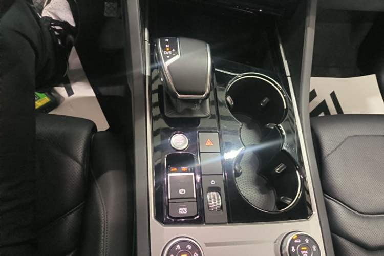 Used Volkswagen Touareg 2019 2.0TSI Ruiyi Edition China VI Standard Gear Lever
