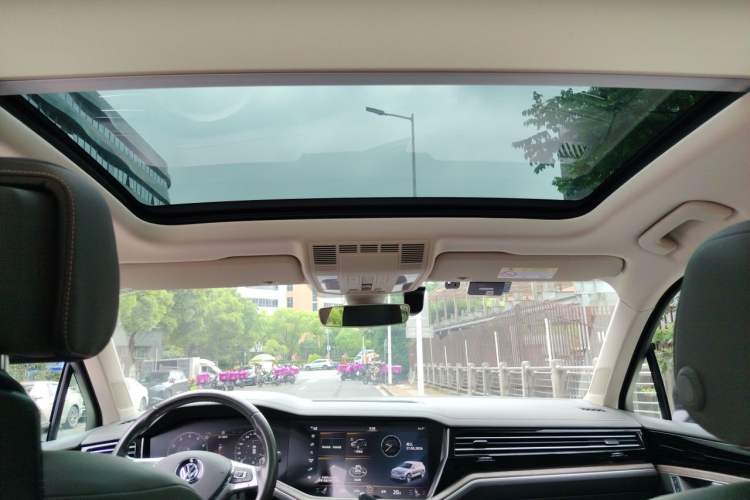 Used Volkswagen Touareg 2019 3.0 TSI RuiFeng Edition China V Standard Headliner