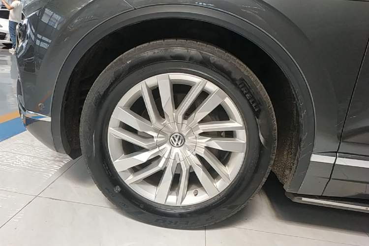 Used Volkswagen Touareg 2019 2.0 TSI Ruiyi Edition China V Standard Left Front Wheel Hub