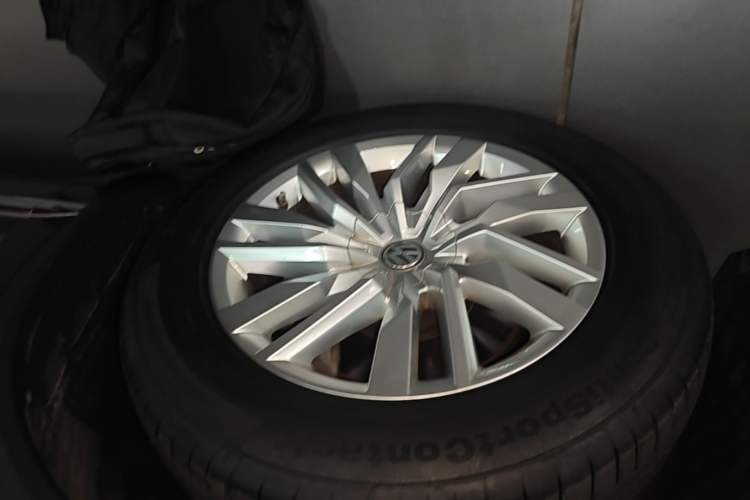 Used Volkswagen Touareg 2019 2.0TSI Ruiyi Edition China VI Standard Left Front Wheel Hub