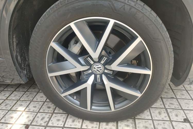 Used Volkswagen Touareg 2019 3.0 TSI RuiFeng Edition China V Standard Right Front Wheel Hub