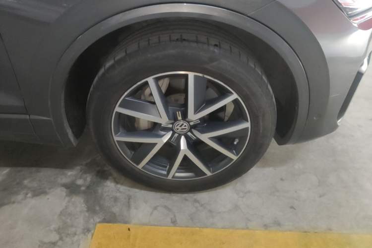 Used Volkswagen Touareg 2019 3.0 TSI RuiFeng Edition China VI Standard Right Front Wheel Hub
