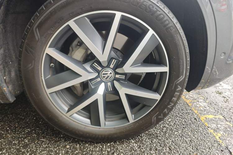 Used Volkswagen Touareg 2019 3.0 TSI RuiFeng Edition China VI Standard Right Front Wheel Hub