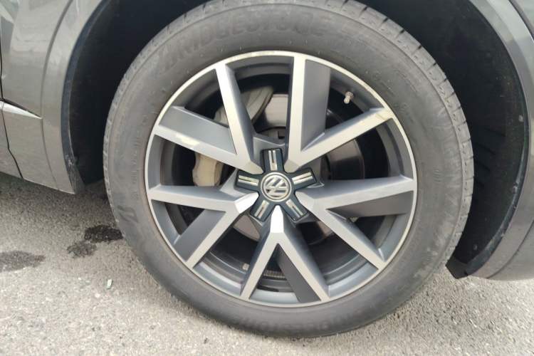 Used Volkswagen Touareg 2019 3.0 TSI RuiFeng Edition China V Standard Right Front Wheel Hub