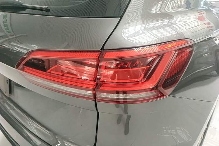 Used Volkswagen Touareg 2019 2.0 TSI Ruiyi Edition China V Standard Right Rear Taillight