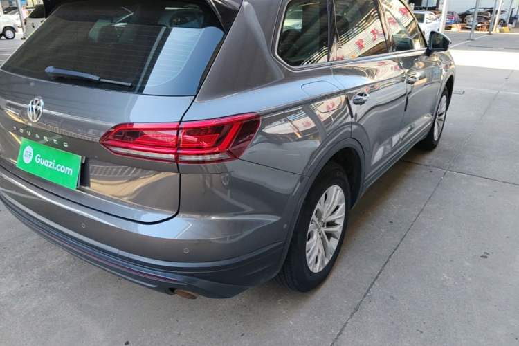 Used Volkswagen Touareg 2019 2.0 TSI Flagship Edition China VI Right Rear Taillight