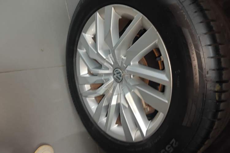 Used Volkswagen Touareg 2019 2.0TSI Ruiyi Edition China VI Standard Right Rear Wheel Hub