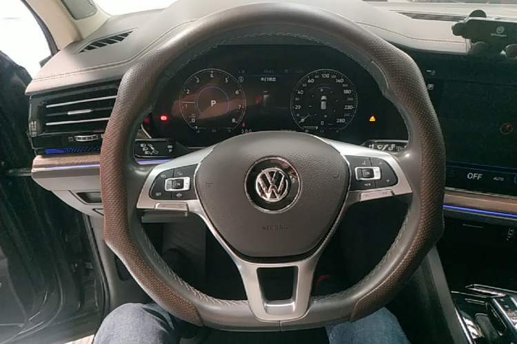 Used Volkswagen Touareg 2019 2.0 TSI Ruiyi Edition China V Standard Steering Wheel