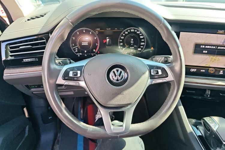 Used Volkswagen Touareg 2019 3.0 TSI RuiFeng Edition China VI Standard Steering Wheel