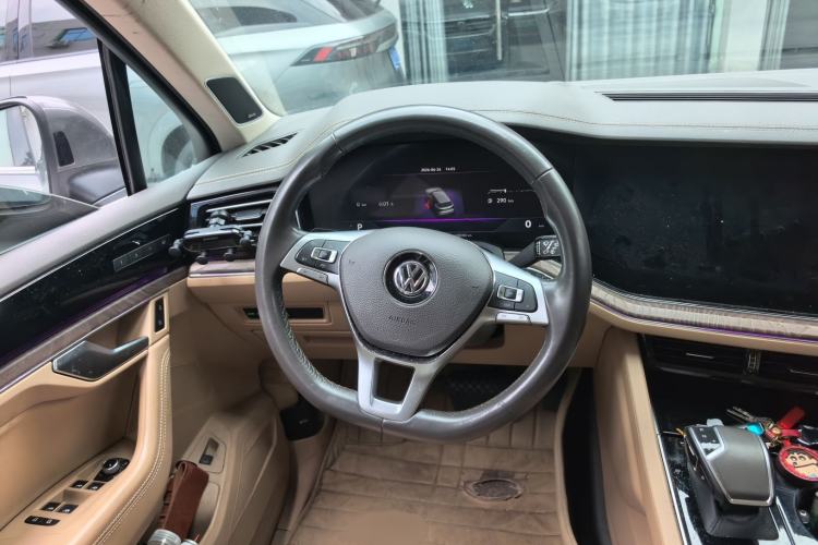 Used Volkswagen Touareg 2019 3.0 TSI Advanced Version China V Standard Steering Wheel