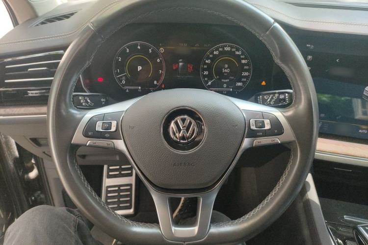 Used Volkswagen Touareg 2019 3.0 TSI RuiFeng Edition China V Standard Steering Wheel