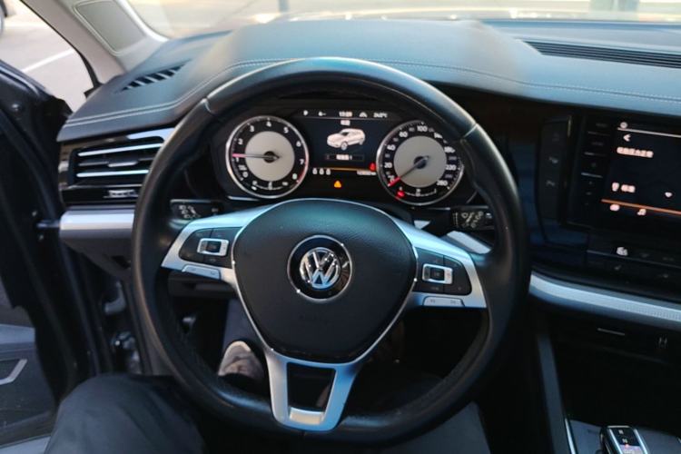 Used Volkswagen Touareg 2019 2.0 TSI Flagship Edition China VI Steering Wheel
