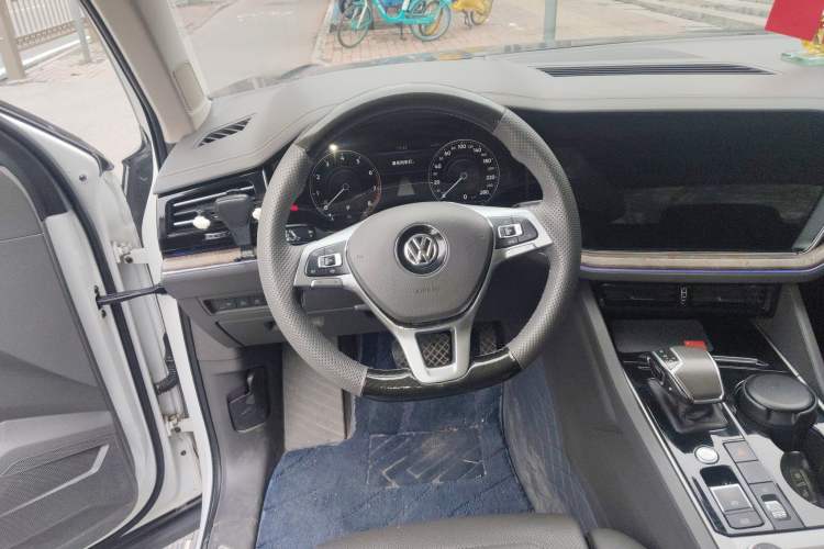Used Volkswagen Touareg 2019 2.0 TSI Ruiyi Edition China V Standard Steering Wheel