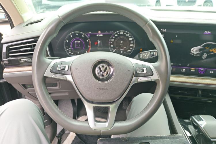 Used Volkswagen Touareg 2019 3.0 TSI RuiFeng Edition China VI Standard Steering Wheel