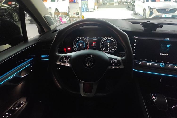 Used Volkswagen Touareg 2019 2.0 TSI Ruiyi Edition China V Standard Steering Wheel