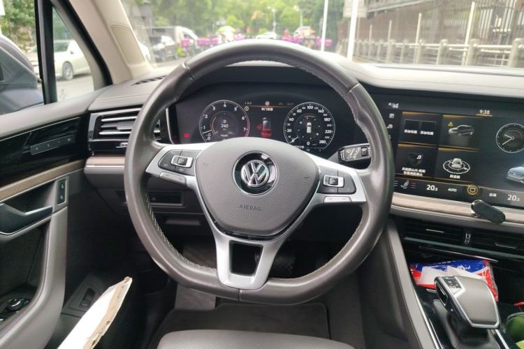 Used Volkswagen Touareg 2019 3.0 TSI RuiFeng Edition China V Standard Steering Wheel