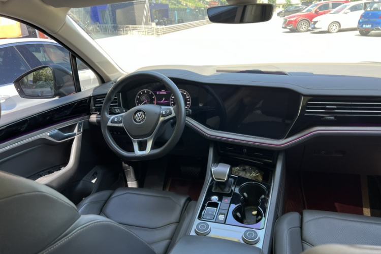 Used Volkswagen Touareg 2019 2.0 TSI Ruiyi Edition China V Standard Interior 1