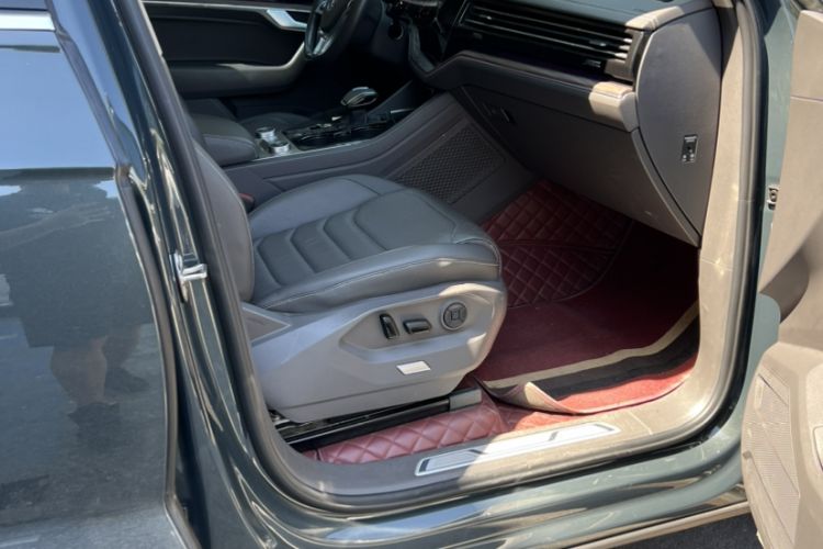 Used Volkswagen Touareg 2019 2.0 TSI Ruiyi Edition China V Standard Interior 2