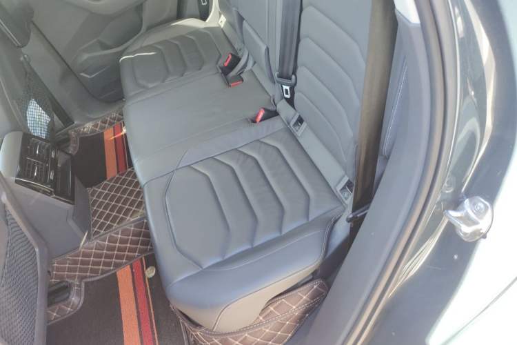 Used Volkswagen Touareg 2019 2.0 TSI Ruiyi Edition China V Standard Left Rear Seat