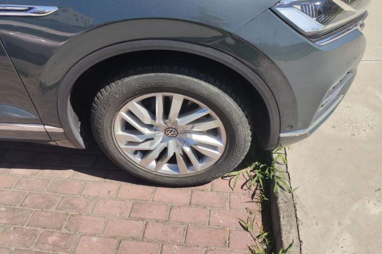 Used Volkswagen Touareg 2019 2.0 TSI Ruiyi Edition China V Standard Right Front Wheel Hub