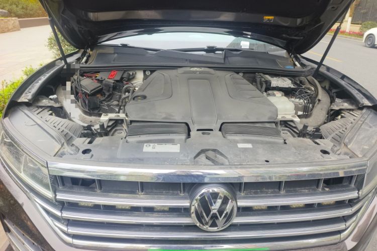 Used Volkswagen Touareg 2019 2.0 TSI Ruiyi Edition China V Standard Engine Bay