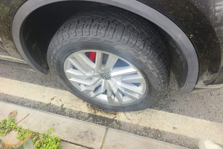 Used Volkswagen Touareg 2019 2.0 TSI Ruiyi Edition China V Standard Right Front Wheel Hub