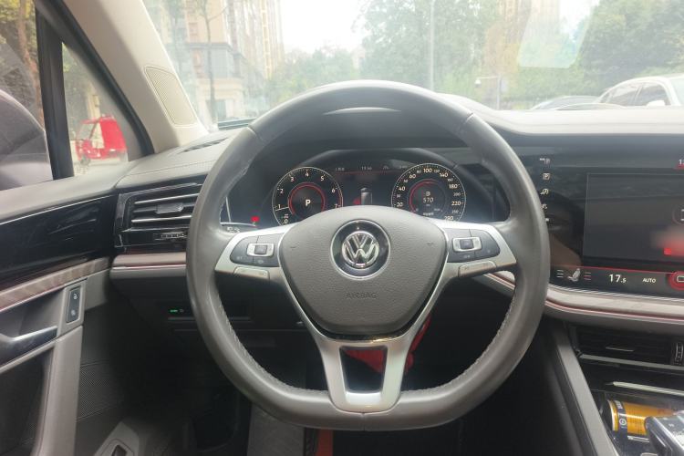 Used Volkswagen Touareg 2019 2.0 TSI Ruiyi Edition China V Standard Steering Wheel