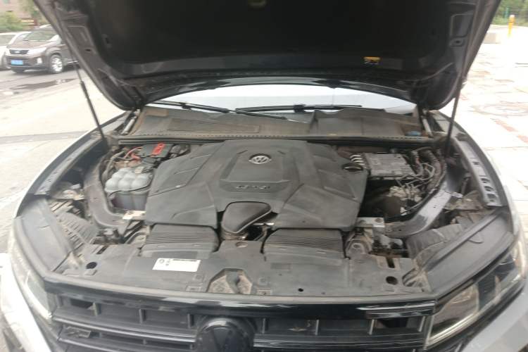 Used Volkswagen Touareg 2019 3.0 TSI RuiFeng Edition China VI Standard Engine Bay